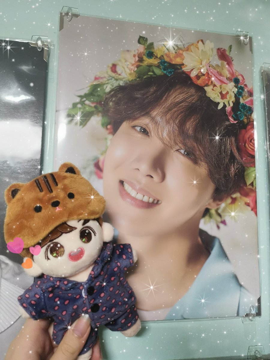 megumii1230's tweet photo. Loot of the day!!! Hobively (@94vely_613) is finally home~ The @woozzu_zzu stickers are so adorable 😭❤ Love the @sujup0613 prints quality!! Thank you @sugafreecooky for handling the GOs! 💖💖💖 https://t.co/gxuSHNFVYg