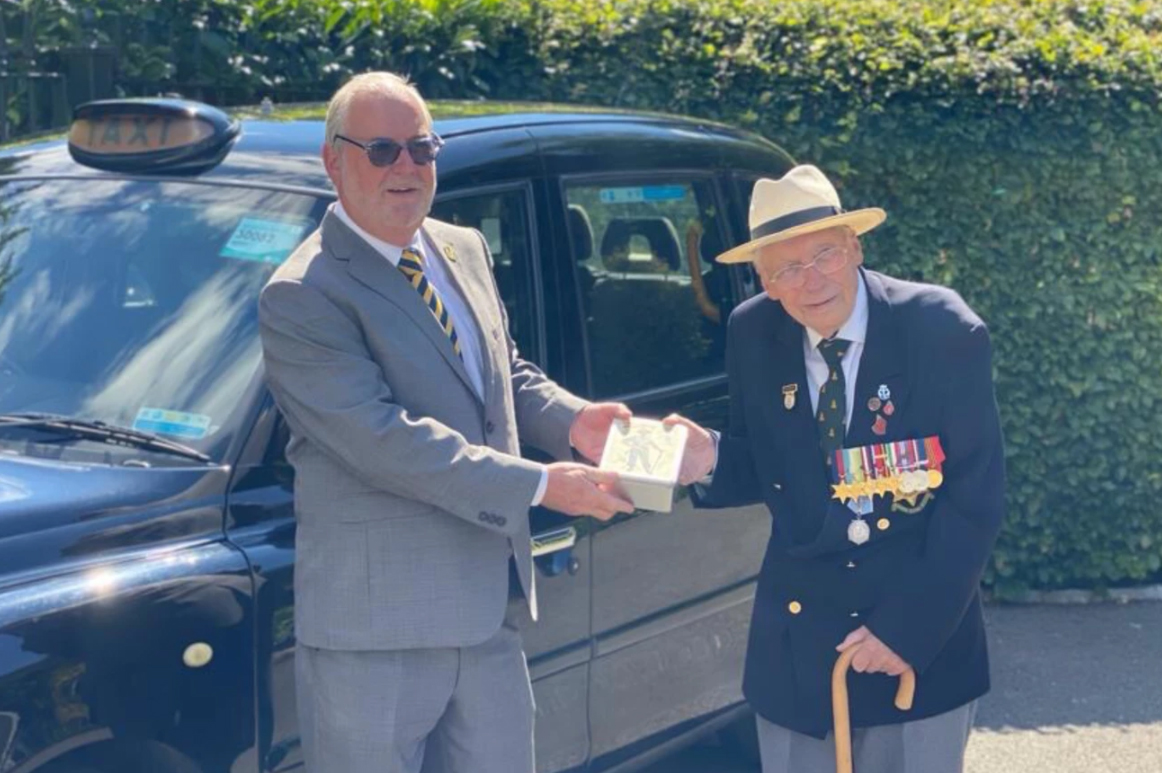 TaxiCharity's tweet photo. To mark the 75th anniversary of VJ Day, the Taxi Charity is delivering specially commissioned VJ Day commemorative tins, filled with sweets and a miniature or two, to WWII veterans.

https://t.co/EK0tWYVe1B

#vjday75 #neverforgotten #roymiller #hmsindomitable https://t.co/zSMOJIM6Bf