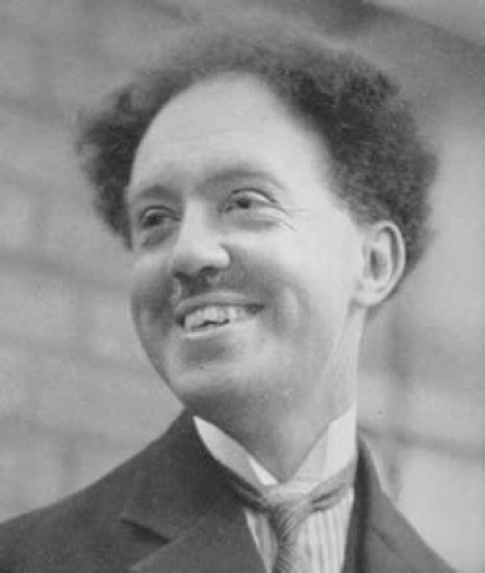 Louis Victor Pierre Raymond de Broglie, the 7e duc de Broglie, was born  #OTD in 1892. He postulated that matter must have wave-like properties, one of the defining features of quantum mechanics.Image: APS