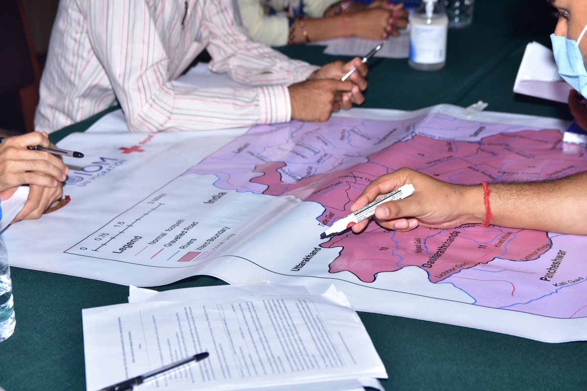 IOMnepal's tweet photo. A training for @NepalRedCross officials of #Sudurpashchim province conducted today for data collection at entry points #POEs. #PMM exercise to analyze #PopulationMobility dynamics, patterns n define priority sites to focus to prevent #COVID19 n other diseases.
#Migration #Health https://t.co/g9zYAbYGBT