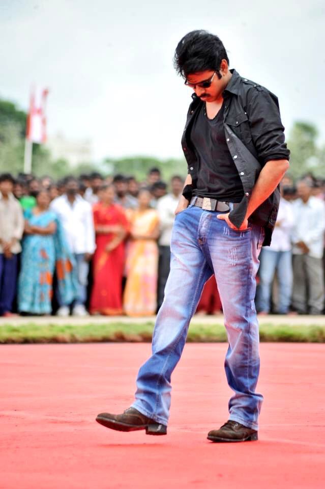 BangalorePKfans's tweet photo. #PowerStarRecords
AD-1st week TN- All time record opening . Gross = Rs 1.45 Cr, Net 1.01cr... Share = Rs 50 lakh (approx)

Karnataka First week share: Around 3.7 Crs [All Time Record]

#VakeelSaab @PawanKalyan
#PawanKalyanBirthdayCDP https://t.co/uUuev5JARp