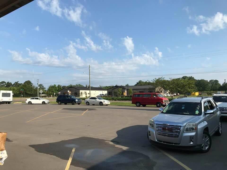thehousespirit's tweet photo. Happening NOW....We here to serve ...House of the Lord, 2000 W. 4th St., Hattiesburg, MS. There’s a blessing waiting for you Today, Saturday, August 15 9AM -12PM or until all food bags are distributed...300 families will be blessed! @wdamtv @wloxtv @hburgamerican @PineBeltNEWS https://t.co/XisasBLCsx