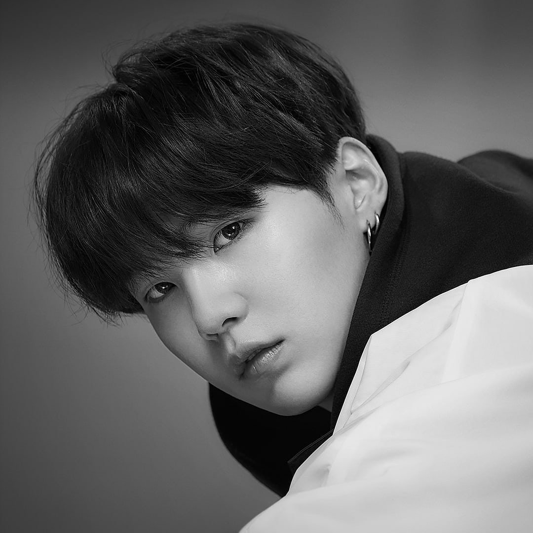 Anna71895602's tweet photo. #ExaARMY #ExaBFF @BTS_twt
Мин Юнги, как всегда красив. https://t.co/EzzDO6T2oQ