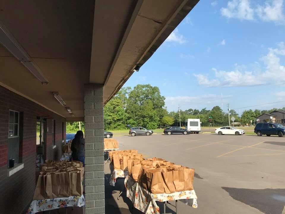 thehousespirit's tweet photo. Happening NOW....We here to serve ...House of the Lord, 2000 W. 4th St., Hattiesburg, MS. There’s a blessing waiting for you Today, Saturday, August 15 9AM -12PM or until all food bags are distributed..300 families will be blessed today!! @WJTV @wloxtv @Hattiesburg_MS  @educellen https://t.co/7OBLInrj1w