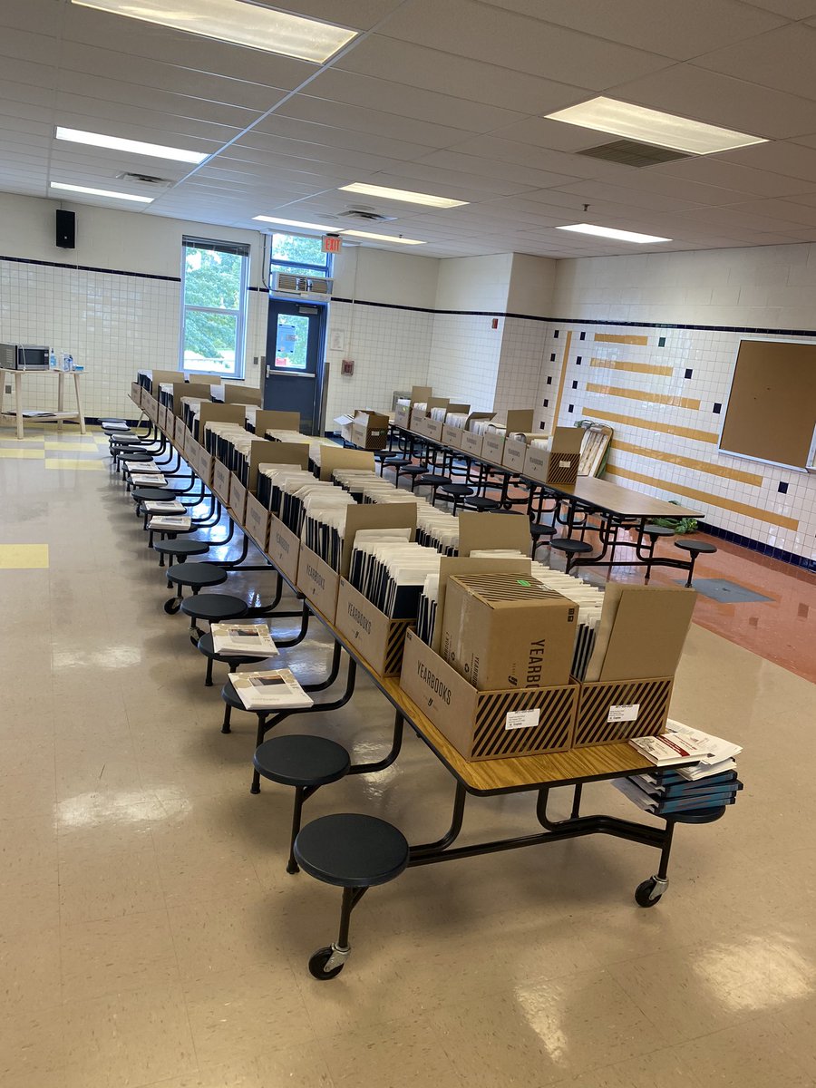 Yearbooks are prepped and ready to go! We can’t wait for you to 👀!
Graduates: Tuesday from 3-5
Everyone else: 8/21 or 8/24 from 9-2. Drive to door #6. Check out the community email with details!