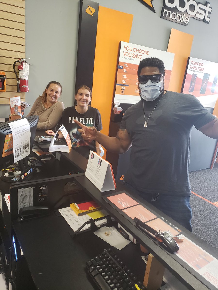 BoostmanSam1's tweet photo. 2 on the boards at Lotus Wireless! They luv #BoostmanSam1 and the Affordable Fam Plans. BOOST/DISH nation LETS GET IT!! πͺπ½πͺπ½πͺπ½π―π―π― #nyhustleinthesouth, #topatlanticsquad, @BoostAJP @JayMiglionico @MayeTiffany @BoostMobileSean @mschwager3 @HMDISHingBoost https://t.co/vfO3ECCI4g