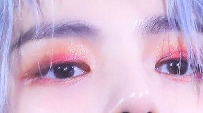 showhosbby's tweet photo. let’s talk about minhyuk with glittery eyeshadow https://t.co/TExS2wBbAP
