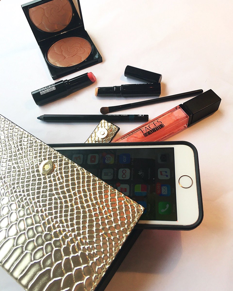 FACESbeautiful's tweet photo. A few of our favorite things! #FIAC 

#onthego #busylifestyle #nightout #accessory #friends #beautyaccessory #fun #accessories #beautyblogger https://t.co/DWL1oIcP3Z