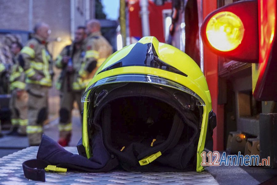 Auto in lichterlaaie op de Roggeveenhof in #Arnhem. 112Arnhem.