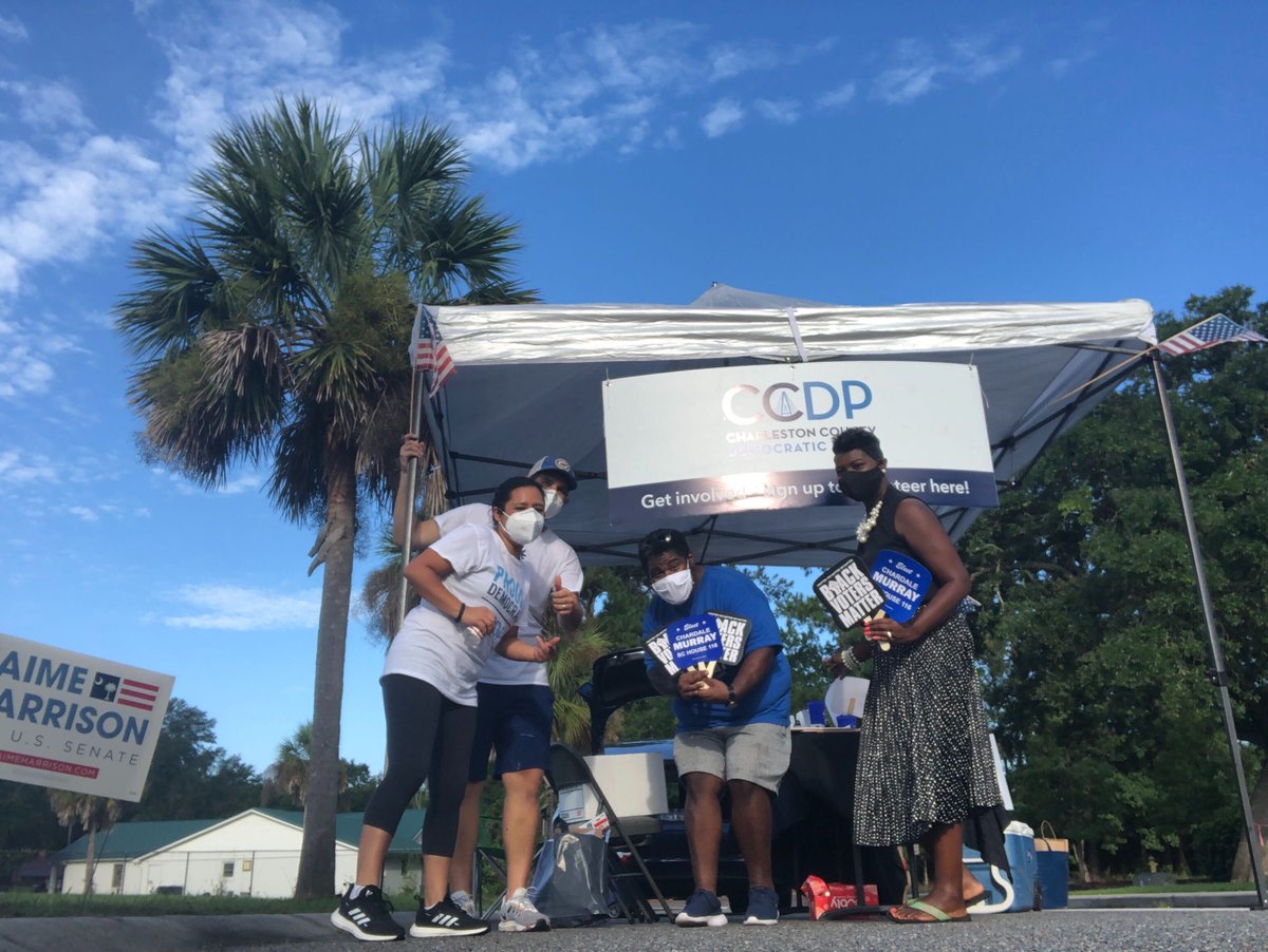 ChsDems's tweet photo. Come take advantage of this FREE Covid-19 testing if you need it! Our volunteers are standing by with hand sanitizer and swag😄

We're at Haut Gap until 12:30. No ID, insurance or fee needed and right now there's no line!
#chsnews #chs https://t.co/JKdzYcEYDa