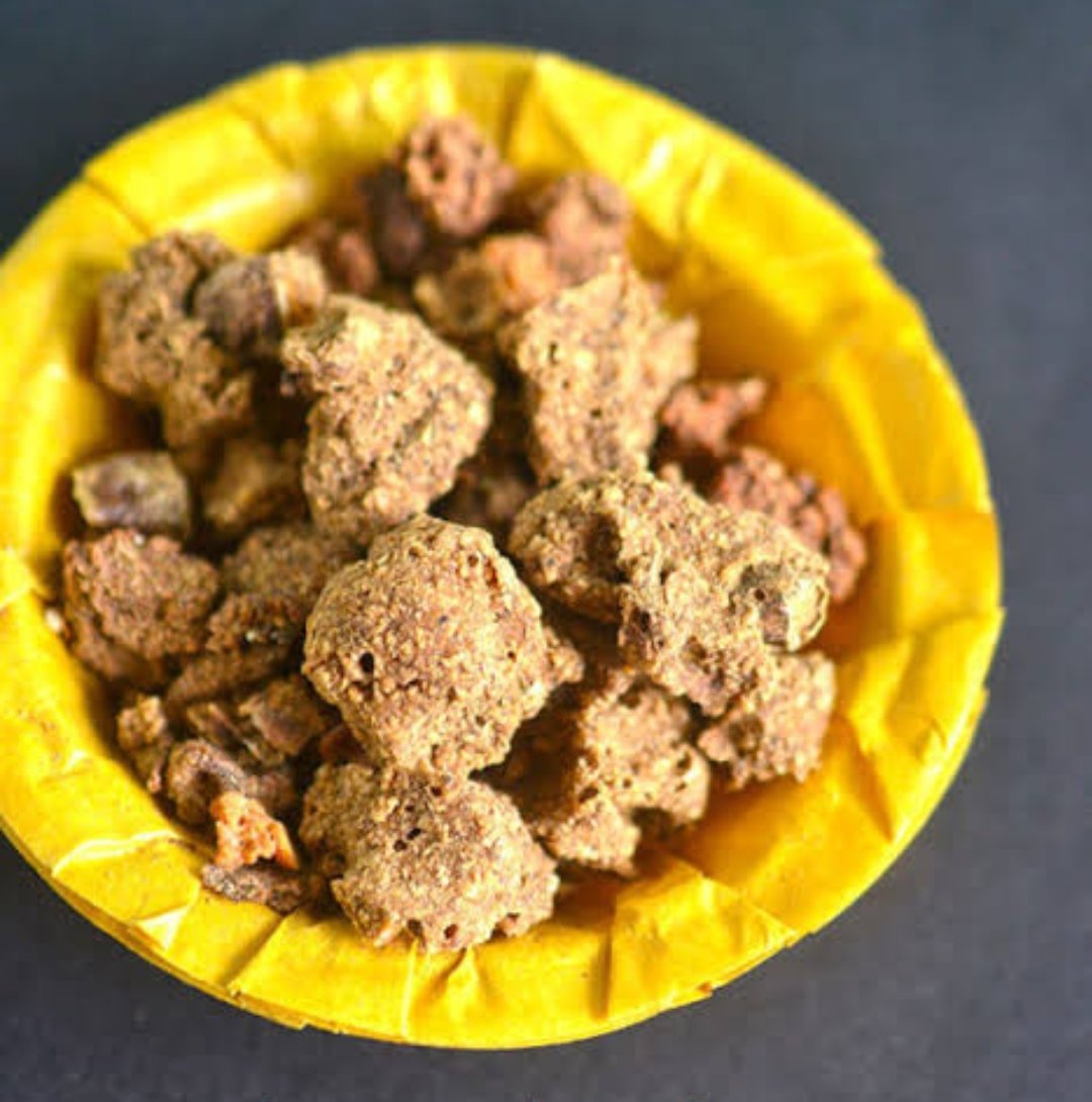 2. Masala Adauri: Urad vadiyan but garam masala is added to the dal paste that gives it distinct look and flvour.