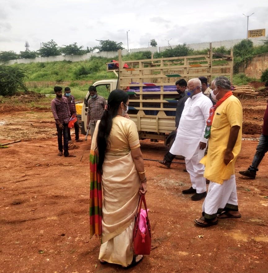 bharathimagdum's tweet photo. ನಿನ್ನೆ ಶುಕ್ರವಾರ, #ತಿಪಟೂರು ಬಿಜೆಪಿ ಮಂಡಲ ಕಾರ್ಯಾಲಯದ ಶಿಲಾನ್ಯಾಸ ಕಾರ್ಯಕ್ರಮದಲ್ಲಿ ಭಾಗವಹಿಸುವ ವಿಶೇಷ ಅವಕಾಶ ನನ್ನದಾಯಿತು. 

Privileged to take part in the Foundation Stone Laying Ceremony of #Tiptur BJP Mandala Karyalaya.

@BJP4Karnataka @BSYBJP @JPNadda @PMuralidharRao @nalinkateel @BJP4India https://t.co/pYWzHnpZZ0