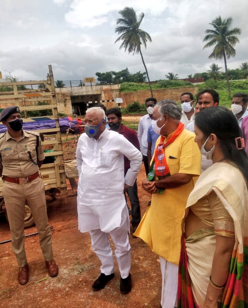 bharathimagdum's tweet photo. ನಿನ್ನೆ ಶುಕ್ರವಾರ, #ತಿಪಟೂರು ಬಿಜೆಪಿ ಮಂಡಲ ಕಾರ್ಯಾಲಯದ ಶಿಲಾನ್ಯಾಸ ಕಾರ್ಯಕ್ರಮದಲ್ಲಿ ಭಾಗವಹಿಸುವ ವಿಶೇಷ ಅವಕಾಶ ನನ್ನದಾಯಿತು. 

Privileged to take part in the Foundation Stone Laying Ceremony of #Tiptur BJP Mandala Karyalaya.

@BJP4Karnataka @BSYBJP @JPNadda @PMuralidharRao @nalinkateel @BJP4India https://t.co/pYWzHnpZZ0