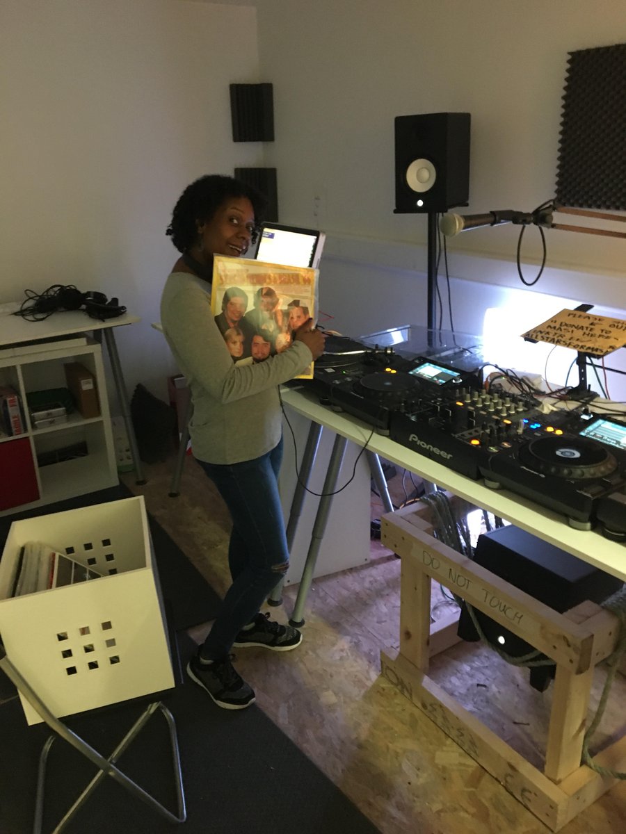 DublinDigiRadio's tweet photo. Up now live until 12am is @QueenieBee618 aka 1/2 of Reetabix. Donate &amp; listen here - https://t.co/nbRB3B25cX https://t.co/NiFZyOe61R