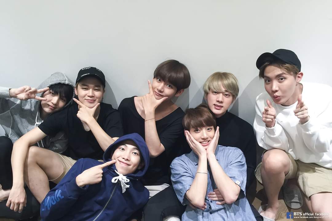let me start this thread with my most favorite ot7 picture of all time  #ExaBFF  #ExaARMY  @BTS_twt