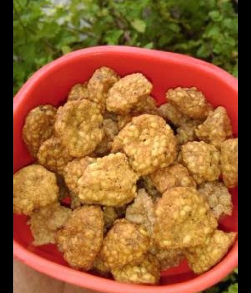 12 Tilauri has one more variety where till is added to Urad daal batter, instead of Rice flour batter. This is very popular around the central Bihar region while Rice batter one is popular in Mithila.