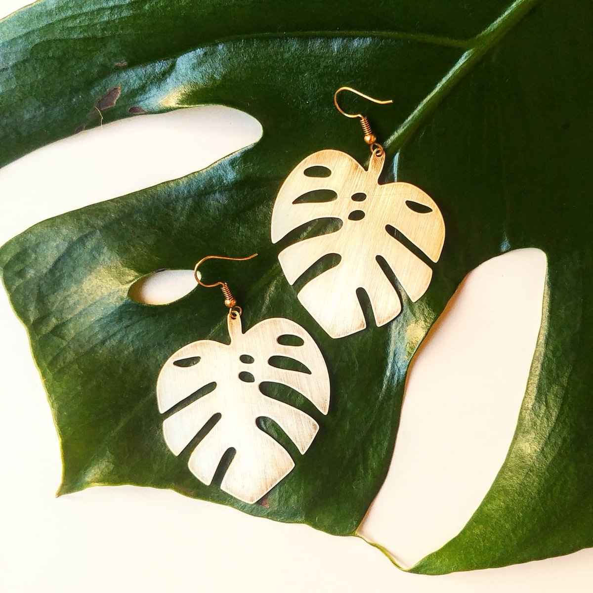 *New in* these gorgeous monstera statement earrings from Ohemaa Jewellery. Handmade in North London from hypoallergenic material, they make a great gift or simply a well earned treat for yourself! Pop in store to see the rest of the collection. ❤️
