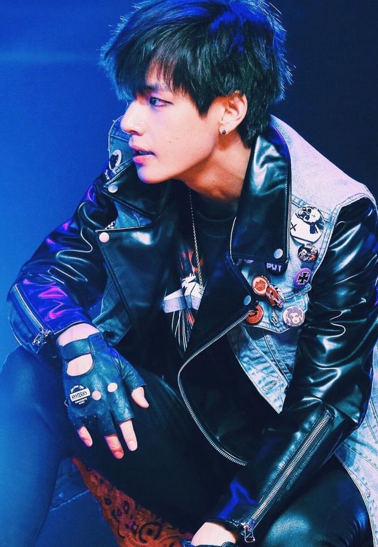 Ah Tae Tae (ehem, add leather trousers for total devastation)  #V  #ExaBFF  #ExaARMY  @BTS_twt