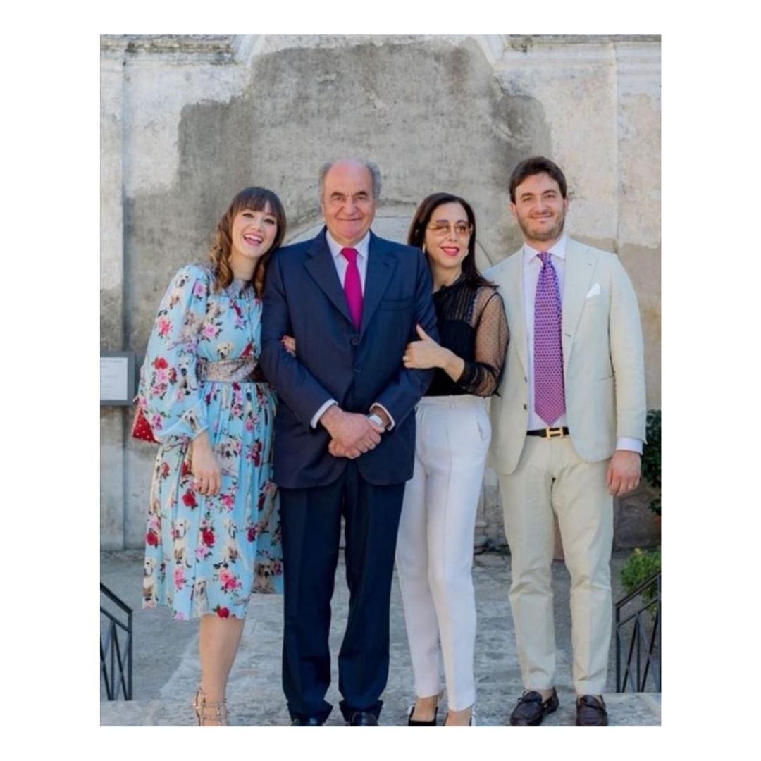 A chi ama questo angolo di eternità sospeso tra mare e storia millenaria. A chi ci ha scelto per coronare una fiaba d'amore, rendere indimenticabile un evento o vivere a pieno ritmo l'estate in riva al mare. A tutti voi, che ci seguite da sempre, auguriamo un felice #Ferragosto!