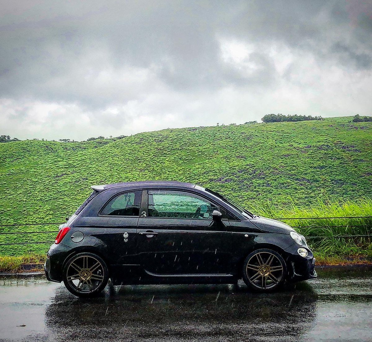 syatyou_jp's tweet photo. 雨の秋吉台☔️
-
#abarth
#abarth595
#abarth595c
#アバルト
#アバルト595
#アバルト595c
#スリーハンドレッド
#threehundred
#recaro
#アクラポビッチ
#akrapovic
#sr7f
#レカロ
#アイバッハ
#eibach
#prostreets
#カワイ製作所
#オープンカーのある生活
#秋吉台
#カルストロード https://t.co/Pvq4q9Ijw5