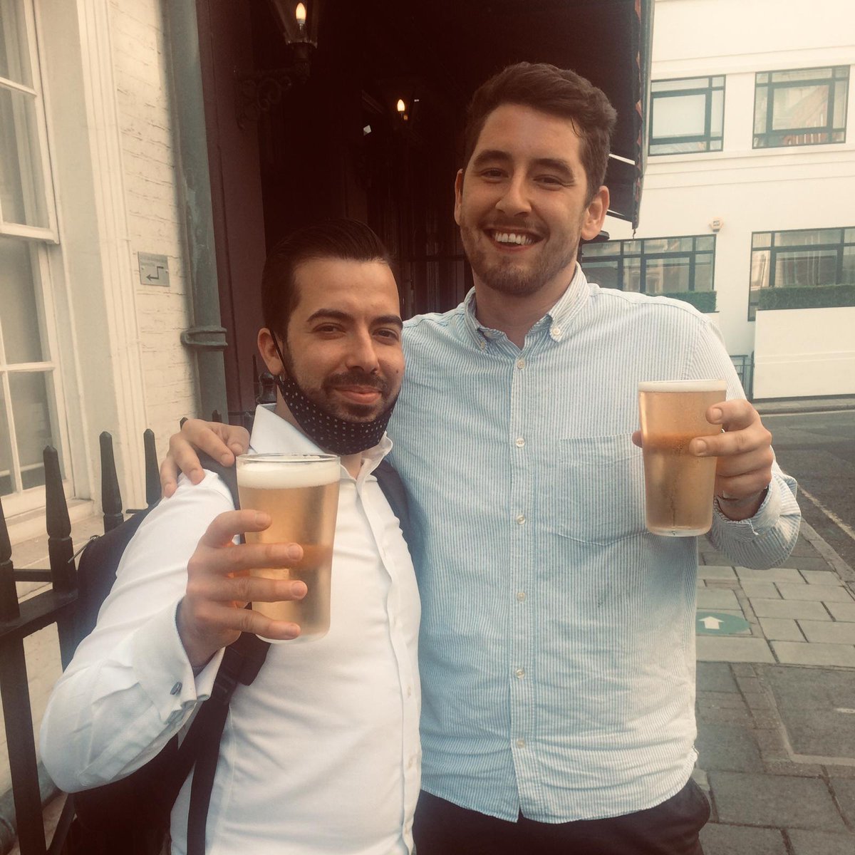 A big THANKS to all the workers in the area who are helping us to overcome this tough period with a smile. #mayfaircommunity #neighborhood
#hospitalityworkers #officeworkers #savilerowtailors  #theconduitlondon #financeworkers #stateagents #retailstaff #itteams #theheartofmayfair