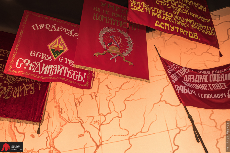 Historia sztandarów bolszewickich, zdobytych w 1920(i zabrania niemal wszystkich do Moskwy w l. 50.) Prezentujemy je na wystawie "Czas Chwały..." i w pawilonie na pl. Piłsudskiego do końca sierpnia. 

Więcej tiny.pl/75683
Informacje o wystawie tiny.pl/75ssc