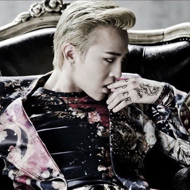 yall thought I was done? G-Dragon was the first Korean soloist with a Korean-language album to enter Billboard 200 with 'One Of A Kind' EP. It entered at 161 for a week.