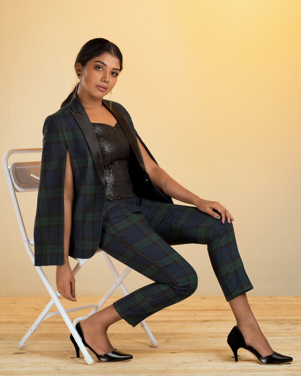Riythvika's tweet photo. Concept &amp; stylist @Njsatz 
Photography @PrashunPrashant
Makeup &amp; hair @Radhisss
Studio @Njsatz https://t.co/jrRGNIZ6rh