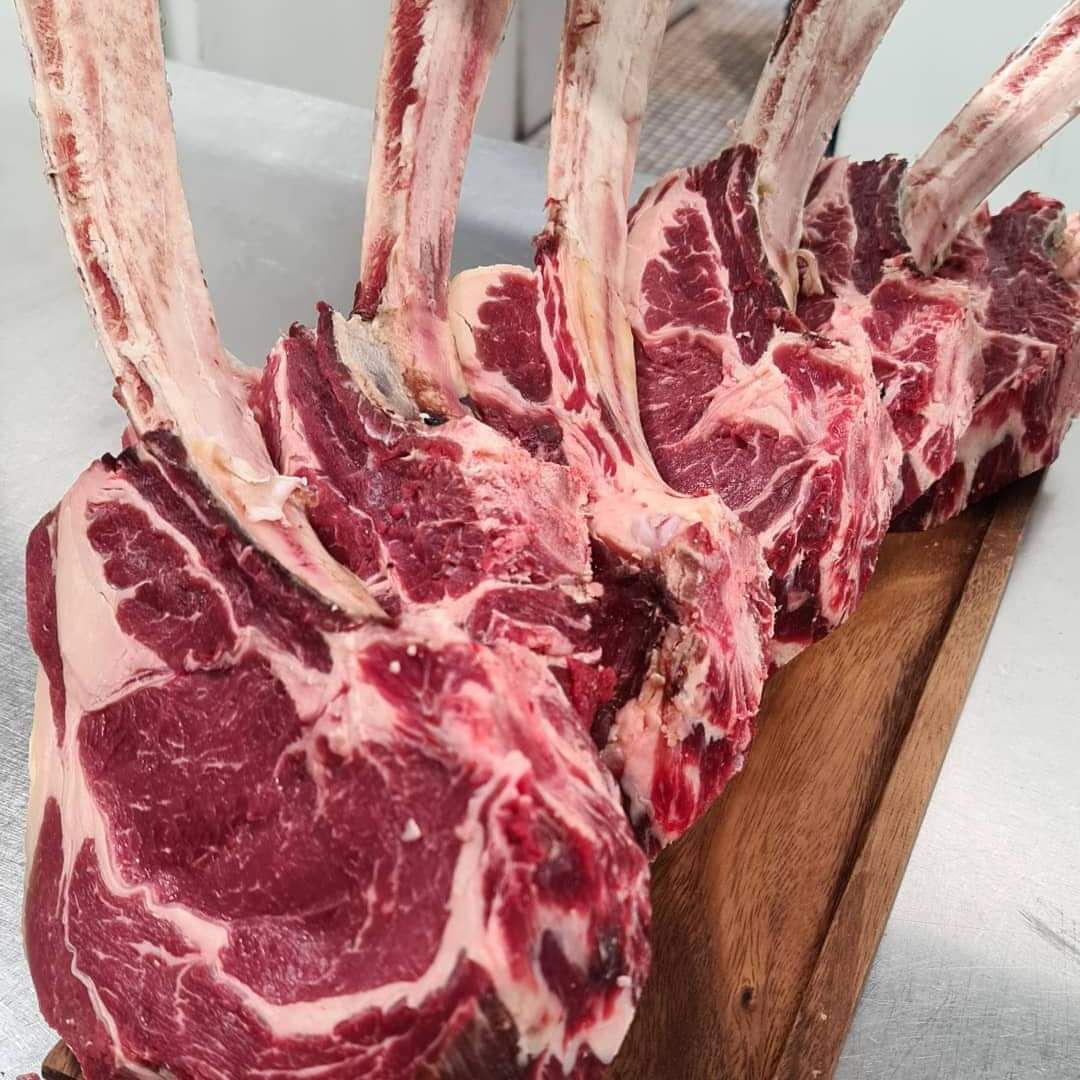 oldstreetdublin's tweet photo. Our Premium Surf n' Turf #BBQPack includes one of these gorgeous 40 day dry aged 28oz Tomahawk steaks! Tender, full of flavour, and perfect for sharing 👌 Order yours (along with @markpfitz picks Wine Pack maybe?!) at https://t.co/DjYK9amviq for tomorrow's delivery or collection! https://t.co/QAcCiAFKGJ