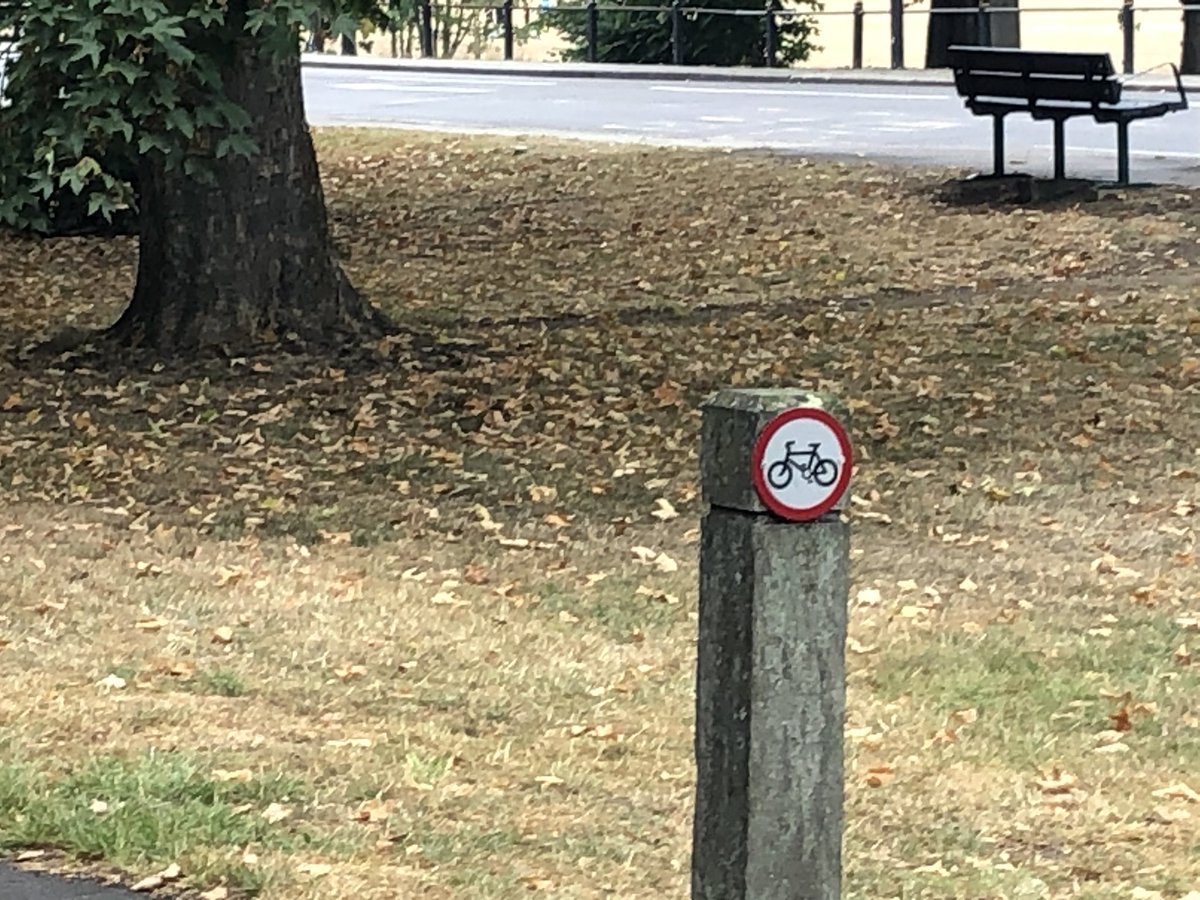 Scratching my head a bit on Tooting Common with the simultaneous ‘yes bikes’ and ‘no bikes’ signs