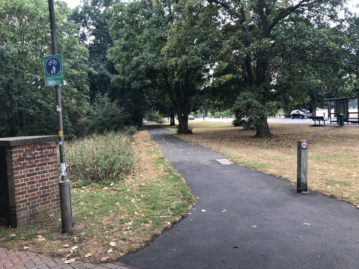 Scratching my head a bit on Tooting Common with the simultaneous ‘yes bikes’ and ‘no bikes’ signs