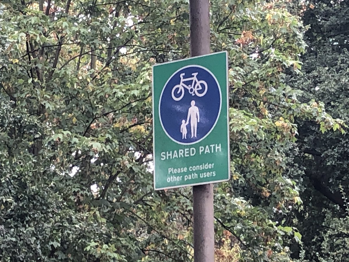 Scratching my head a bit on Tooting Common with the simultaneous ‘yes bikes’ and ‘no bikes’ signs
