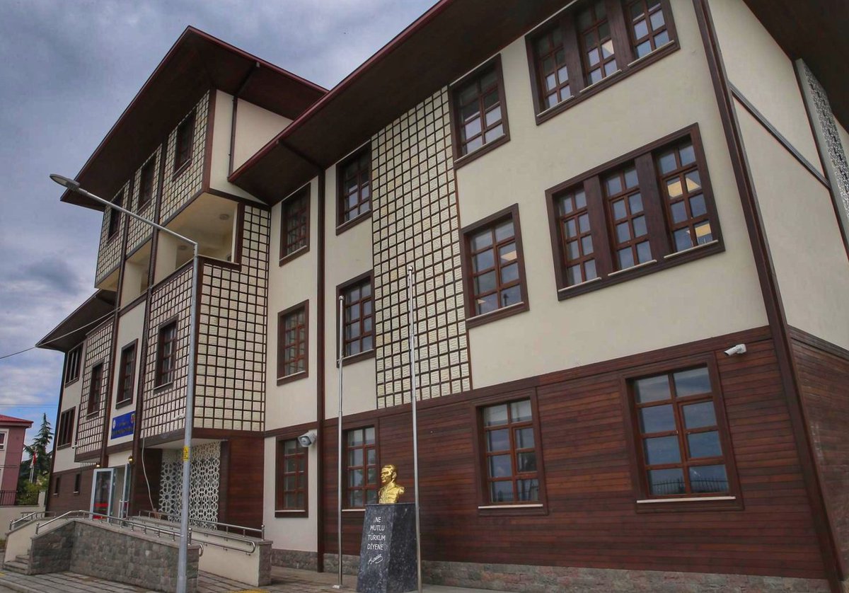 Bakanımız Sn. <a href="/suleymansoylu/">Süleyman Soylu</a> Trabzon Of'ta, inşaatı tamamlanan Of İlçe @Jandarma Komutanlığı binasında incelemelerde bulunuyor