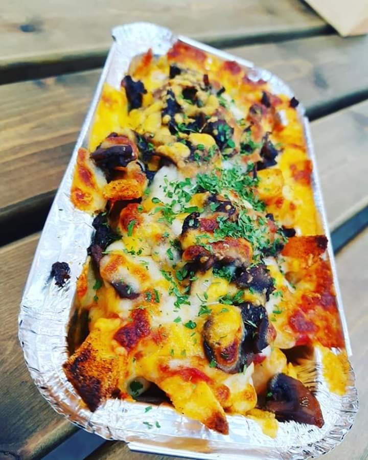 This is our garlic mushroom loaded chips👑😍