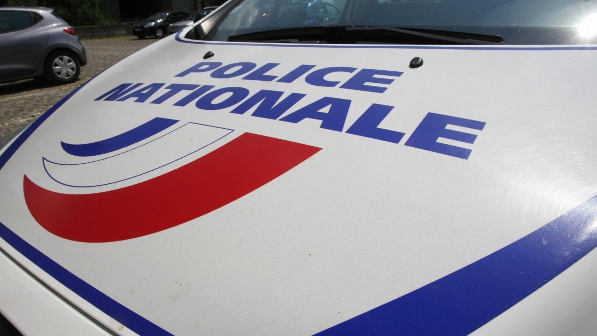 _lunion's tweet photo. Un #policier aide une femme à accoucher dans sa voiture à #Compertrix #Marne https://t.co/OF14ccrHH5 https://t.co/tB1kL0dx67