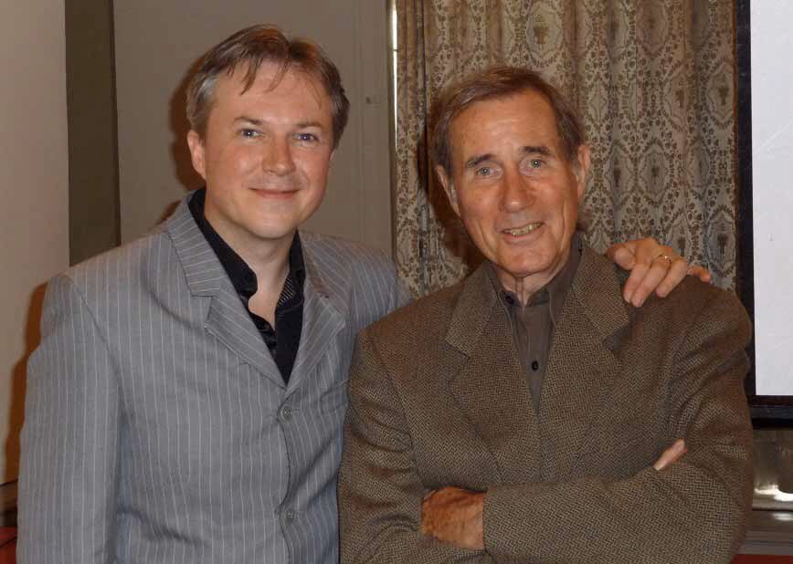 RobertWRossEsq's tweet photo. The happiest of birthdays to my dear chum Jim Dale
#ShowBiz legend and the loveliest of chaps.
Here we are in New York, hosting a prestigious celebration of the #CarryOnFilms 🎬🤡🍾 #JimDale #HappyDays #ComedyHistorian https://t.co/D03uwOVwKR