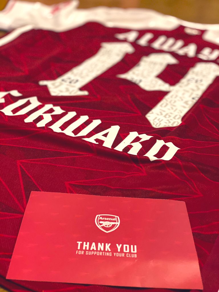 hukushachodesu's tweet photo. FA杯優勝記念ユニ、届いた。ふつくしい。。THANK YOU
#arsenal
#FACupFinal
#alwaysforward14
#coyg https://t.co/KkJwMn3rwG