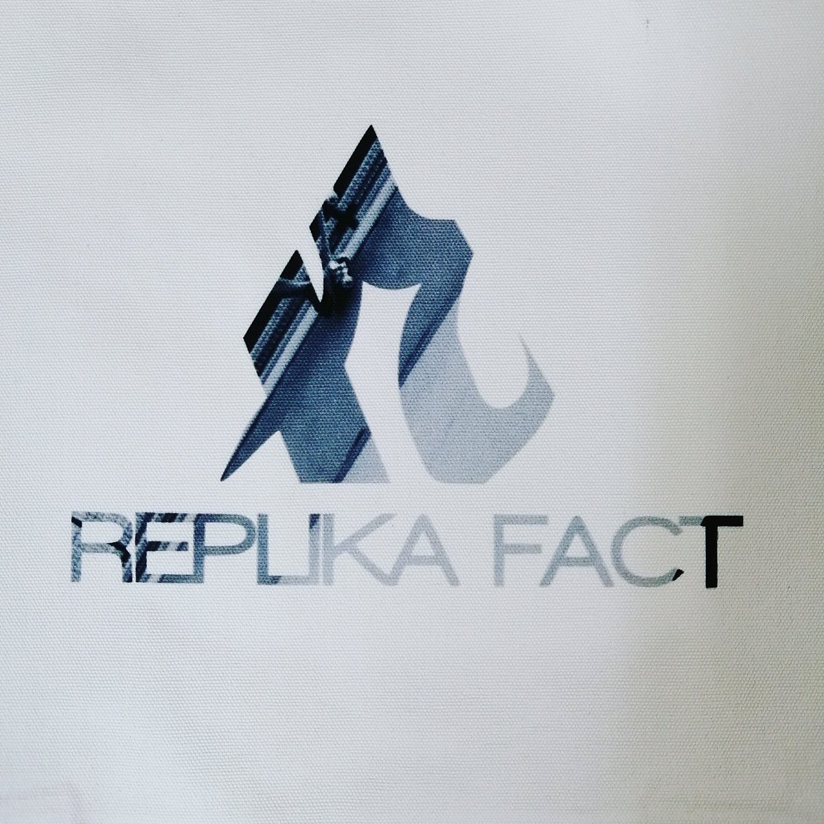REPLIKAFACT's tweet photo. five-O
#replikafact #streetwear #street #skateboard #dance #snowboard #bmx #bboying #breakin #hiphop #music #rap #hardcore https://t.co/W0KXtWoGK7