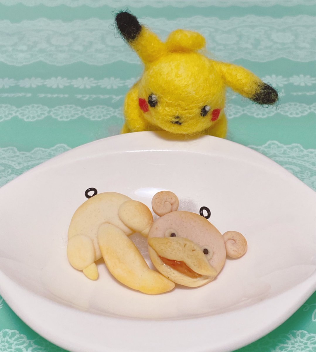 つこ 粘土 ぽん次郎 Ponjiro Clay ちゃんにいただいたヤドンクッキーを狙う羊毛フェルトのピカチュウ 作品交換妄想膨らんで普段作らないキャラまでチャレンジできるから楽しい 羊毛フェルト 樹脂粘土