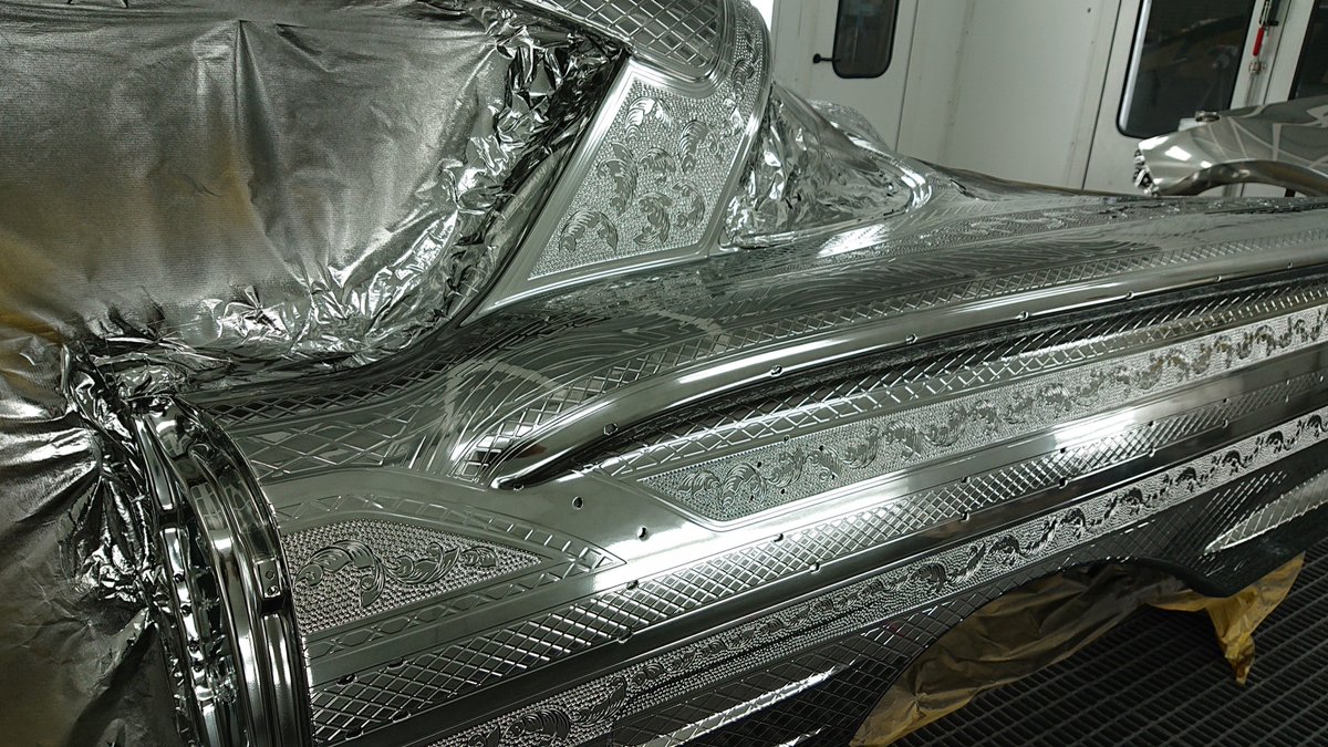 takahiko1114's tweet photo. Painted by ROHAN izawa art design !

Immediately after metal painting construction!
Look at this wonderful brightness✨

#ROHAN #izawaartdesign #metalpaint #design #custompaint #semashow #japan #nara #impala #rohan_izawa_net #ローハンネット #東京オートサロン #IZmetal #megaking https://t.co/8rCcL7VgTP