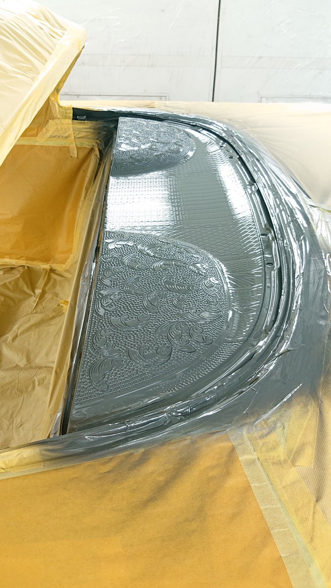 takahiko1114's tweet photo. Painted by ROHAN izawa art design !

Immediately after metal painting construction!
Look at this wonderful brightness✨

#ROHAN #izawaartdesign #metalpaint #design #custompaint #semashow #japan #nara #impala #rohan_izawa_net #ローハンネット #東京オートサロン #IZmetal #megaking https://t.co/8rCcL7VgTP