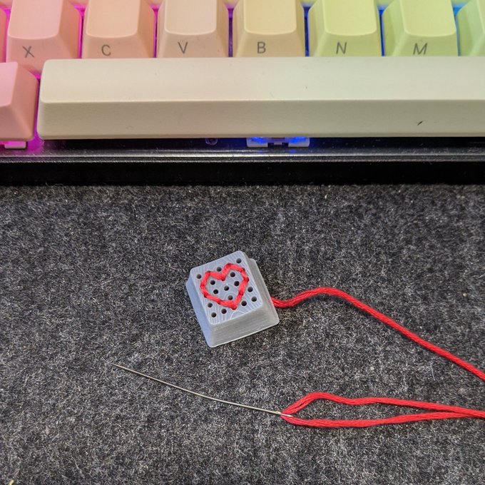 1 pic. I #3Dprinted an #embroidery keycap prototype for a mechanical keyboard

✨ ⌨️ ✨ https://t.co/W