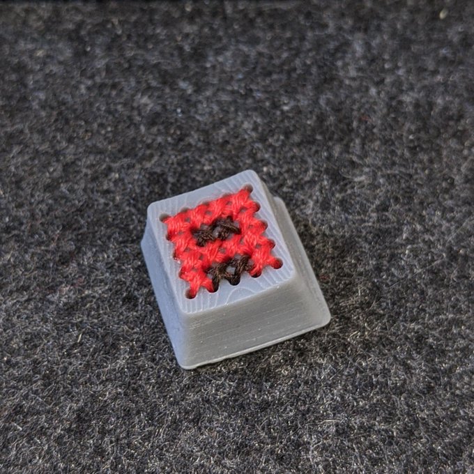 3 pic. I #3Dprinted an #embroidery keycap prototype for a mechanical keyboard

✨ ⌨️ ✨ https://t.co/W