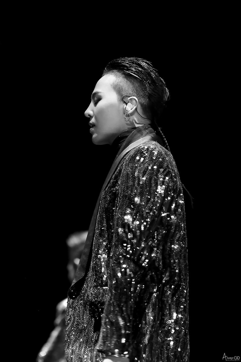 G-Dragon was placed in the Top 30 of "The Next Generation Leader ²⁰¹⁸" questionnaire of "The Sisa Journal" (South Korea's largest public opinion research institute).He was no.26 and the only idol/singer in the TOP (they were all politicians).