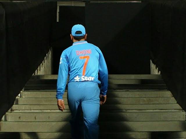 iHarshitSingh's tweet photo. #MSDhoni Living Legend Retire From International Cricket 🙏
#missyoudhoni #captaincool #Dhoni #legend 🙏❤️ https://t.co/4Mteuem20f