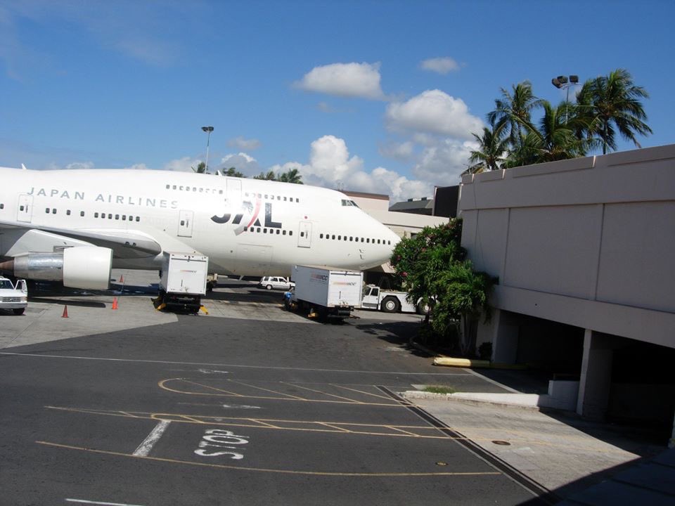 HawaiiloverRie's tweet photo. Daniel K. Inouye International Airport②
ダニエルKイノウエ国際空港🛩

三枚目の空港内の写真📷帰国する人たちの列で、この辺りにはラゲッジスケーラーがあります！２３キロまでに詰め込むのがいつも大変💦
#Hawaii #ハワイ #Danielkinouye #ダニエルkイノウエ国際空港 #ハワイの空港 https://t.co/77BttoCrL6