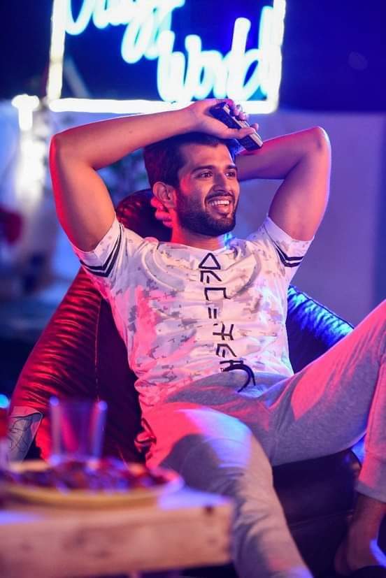 VdSidharth's tweet photo. #2YrsForBBGeethaGovindam 

@TheDeverakonda ,
@iamRashmika .
#GeethaGovindam .  https://t.co/aYhBKBw5Jl https://t.co/fX2ryZ2SrN