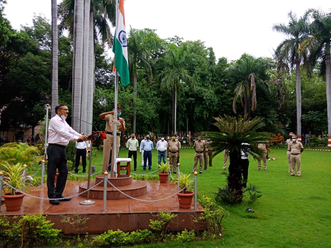 On the occasion of 74th #IndiaIndependenceDay Commissioner of GST Nagpur,  Nagpur Zone, Mr. Radheshyam Maheshwari hoisted the national flag at GST BHAWAN , Nagpur and reaffirmed the commitment to building a new #AatmaNirbharBharat.
#स्वंतत्रतादिवस
<a href="/cgstngp_I/">CGST Nagpur_1_Commissionerate</a> <a href="/cgstnagpur2/">CGST&Central Excise,Nagpur-II</a> <a href="/cgstabd/">CGST Aurangabad Commissionerate</a>