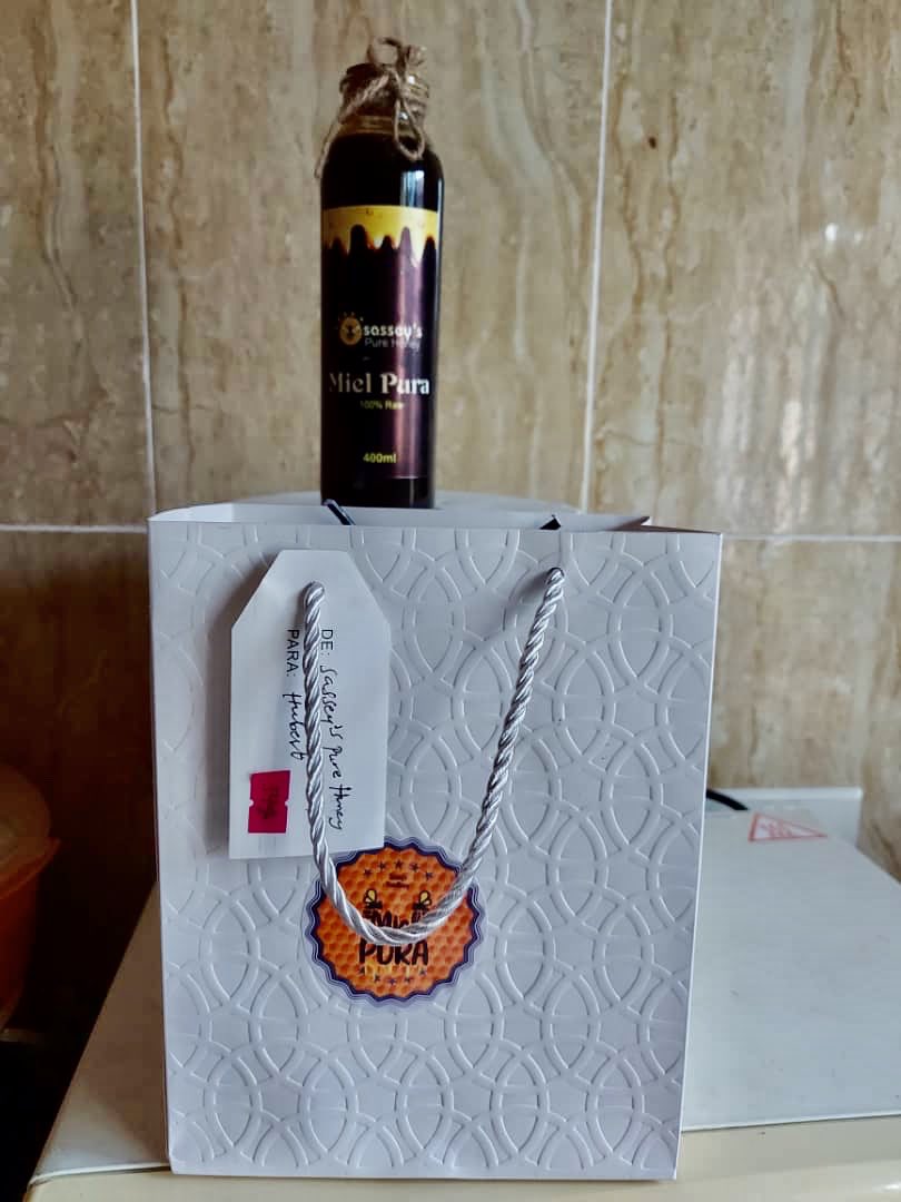 This could be your pure honey jar 🍯 sitting pretty on your kitchen slab but you haven’t ordered yet. Let’s stay healthy together 💃🏿💃🏿💃🏿💃🏿 #sasseyspurehoney #purehoney #honeycomb #honeybees #unadulterated