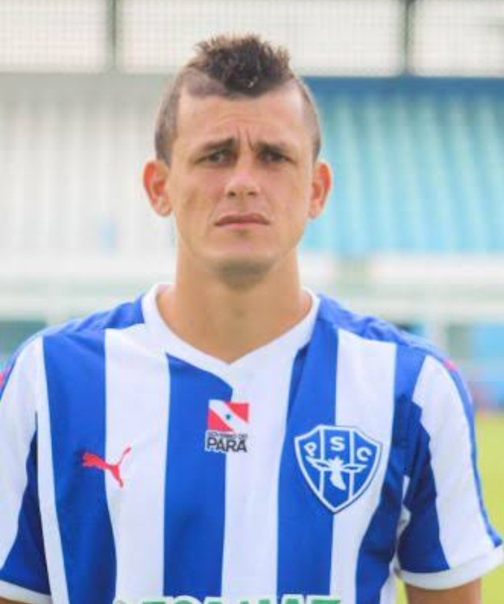Alucard_vash's tweet photo. @Esp_Interativo Ricardo Capanema, Paysandu se desfez pq não conseguia terminar nenhum jogo sem ser expulso. https://t.co/A8XKz8FB5O